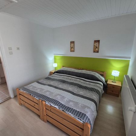 Roxanna Apartman Gyula Ngoại thất bức ảnh