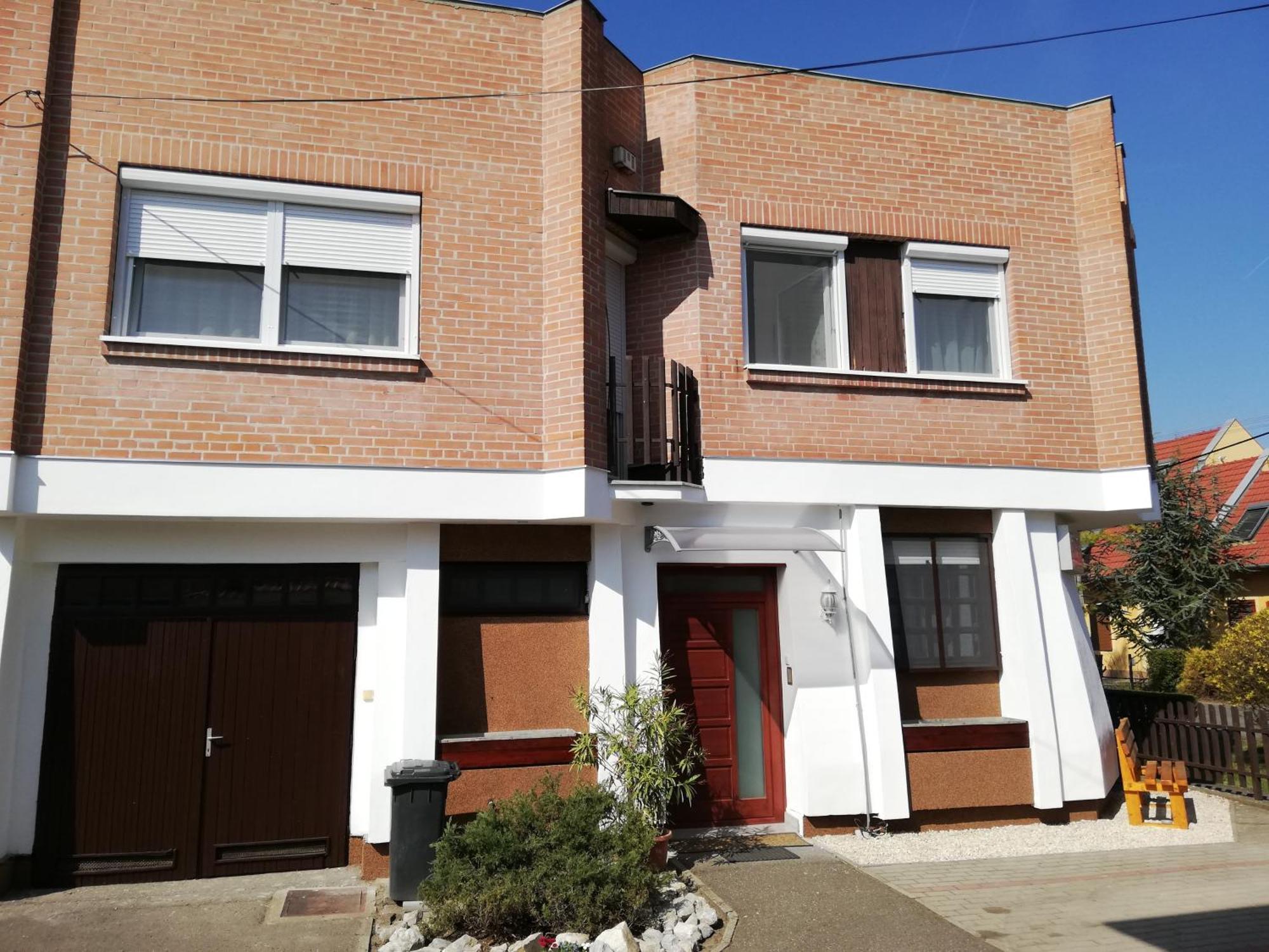 Roxanna Apartman Gyula Ngoại thất bức ảnh
