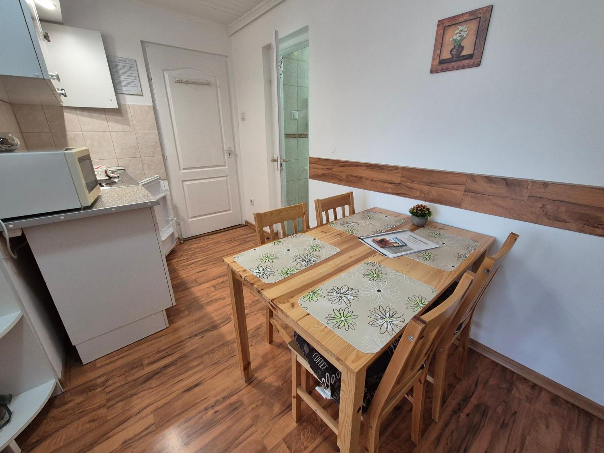 Roxanna Apartman Gyula Ngoại thất bức ảnh