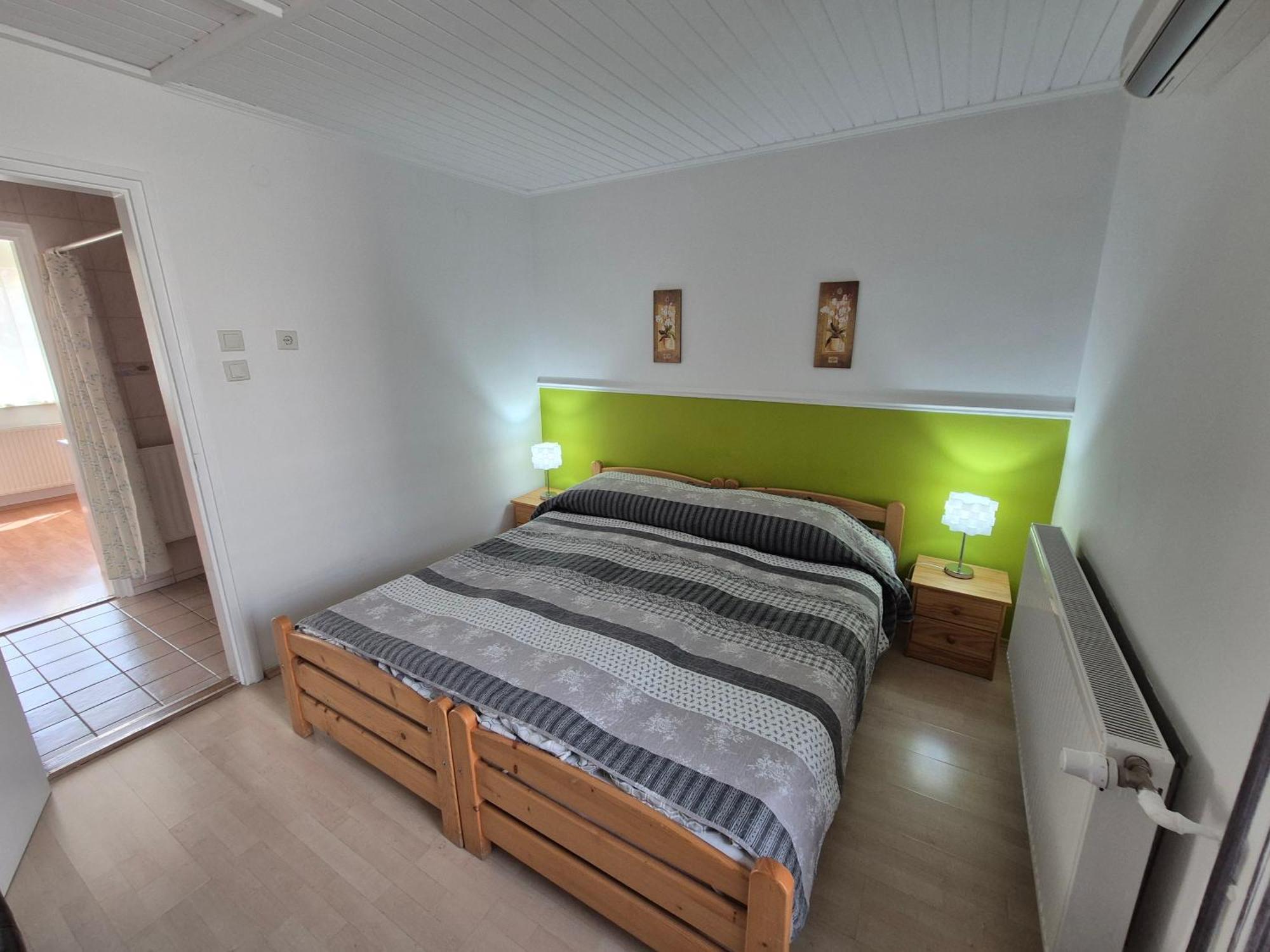 Roxanna Apartman Gyula Ngoại thất bức ảnh