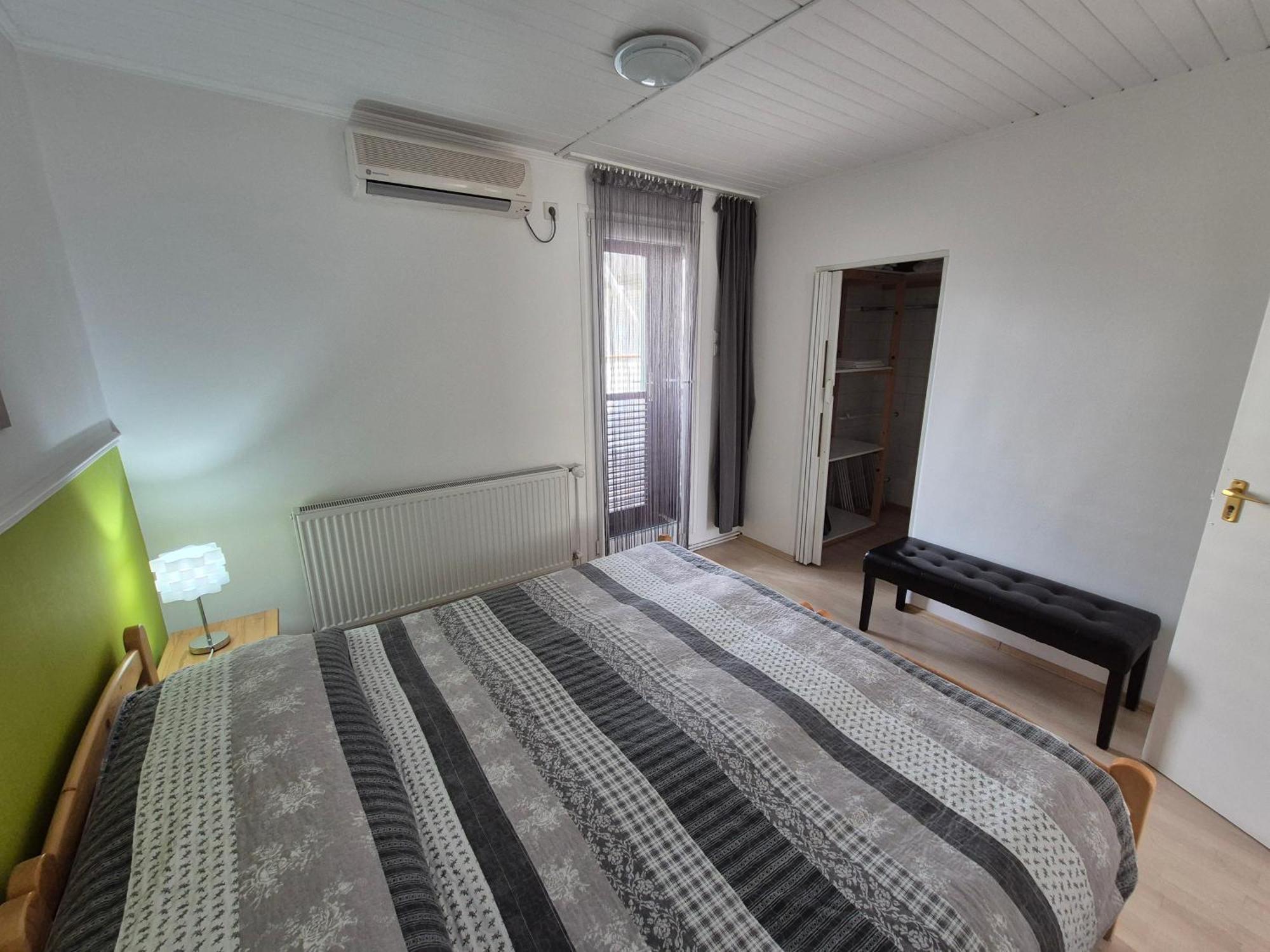 Roxanna Apartman Gyula Ngoại thất bức ảnh