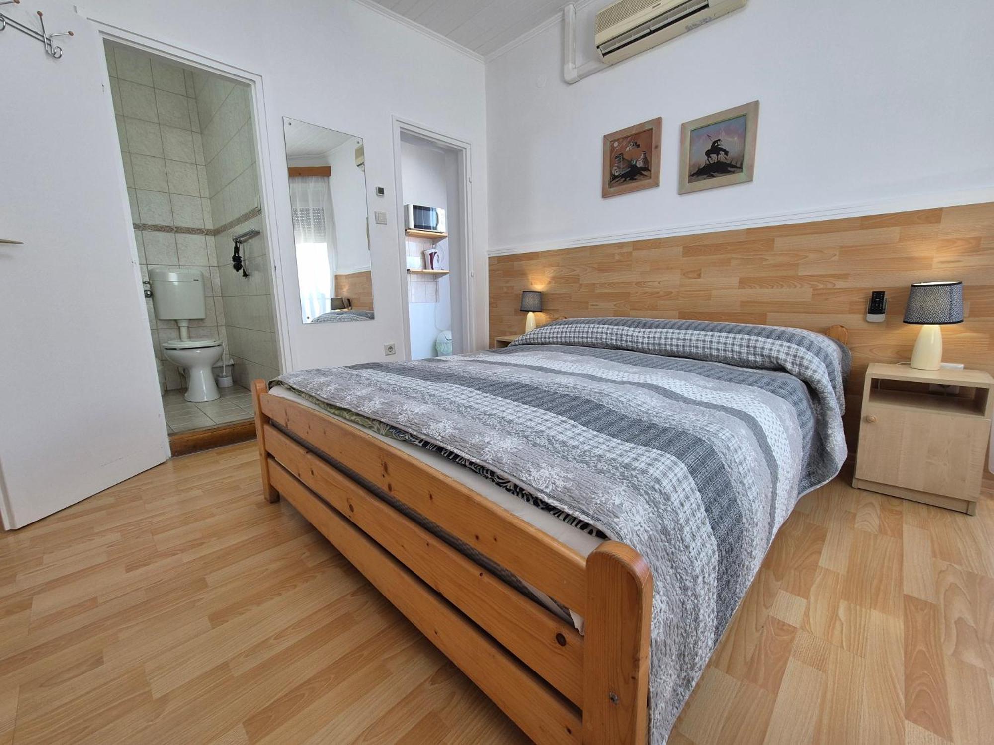 Roxanna Apartman Gyula Ngoại thất bức ảnh