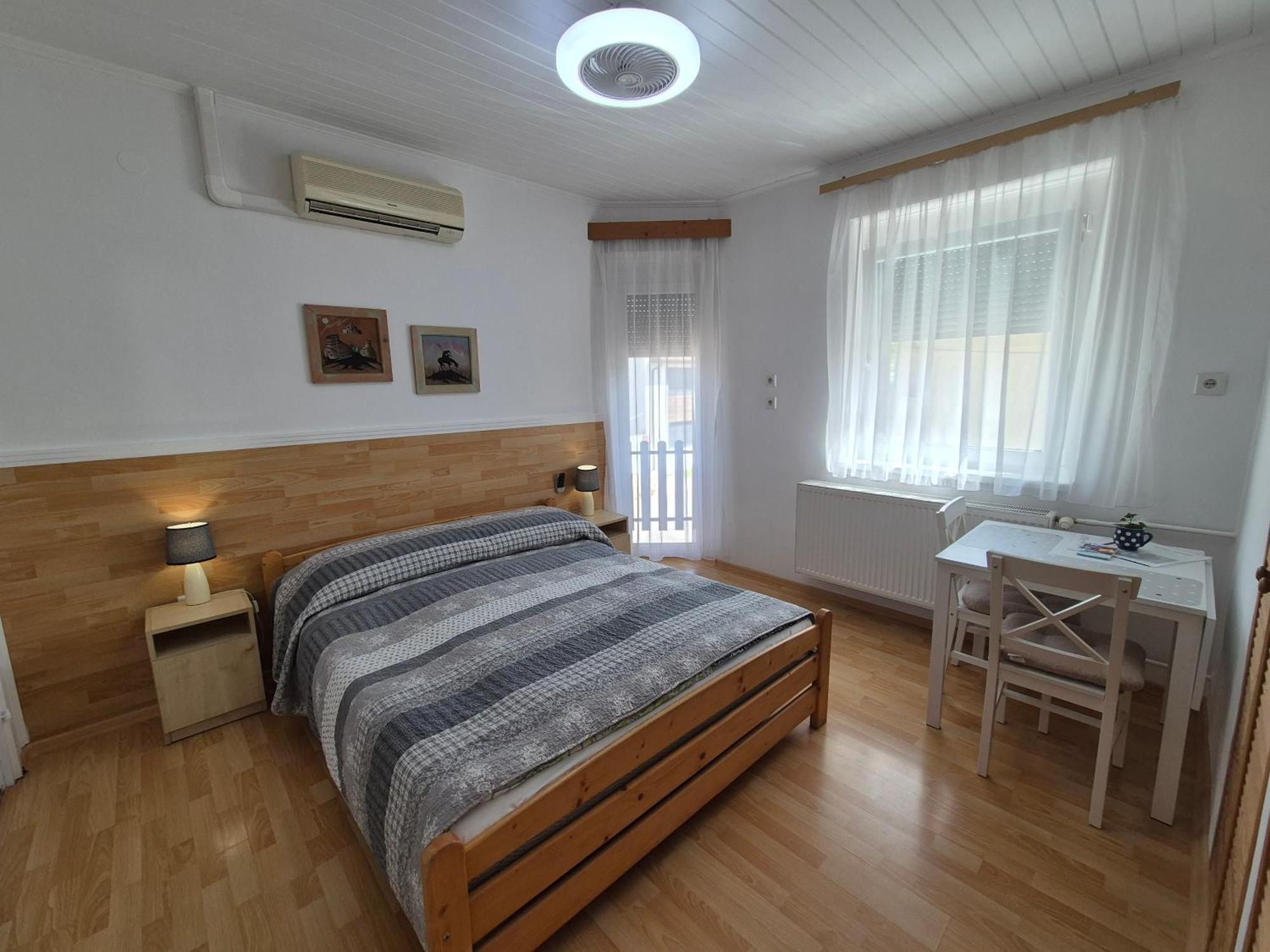 Roxanna Apartman Gyula Ngoại thất bức ảnh