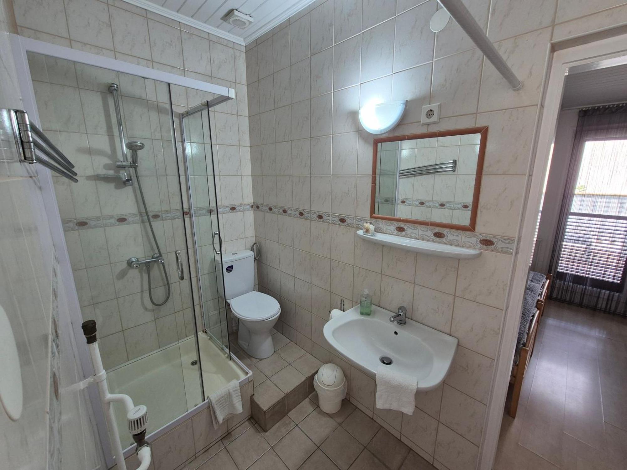 Roxanna Apartman Gyula Ngoại thất bức ảnh