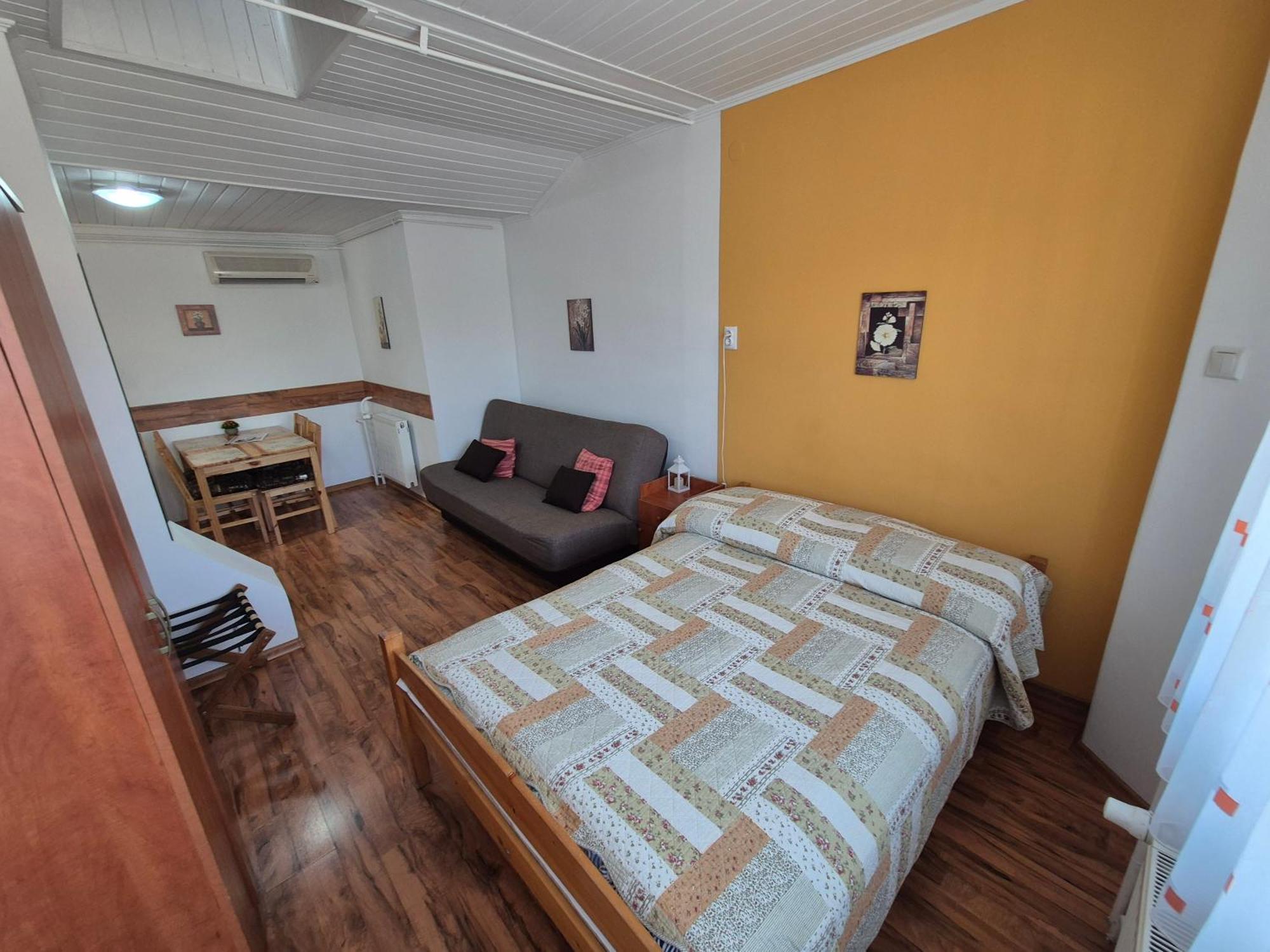 Roxanna Apartman Gyula Ngoại thất bức ảnh