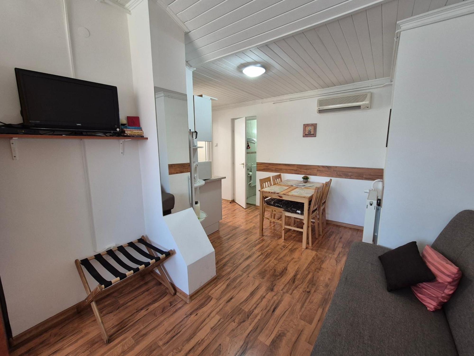 Roxanna Apartman Gyula Ngoại thất bức ảnh