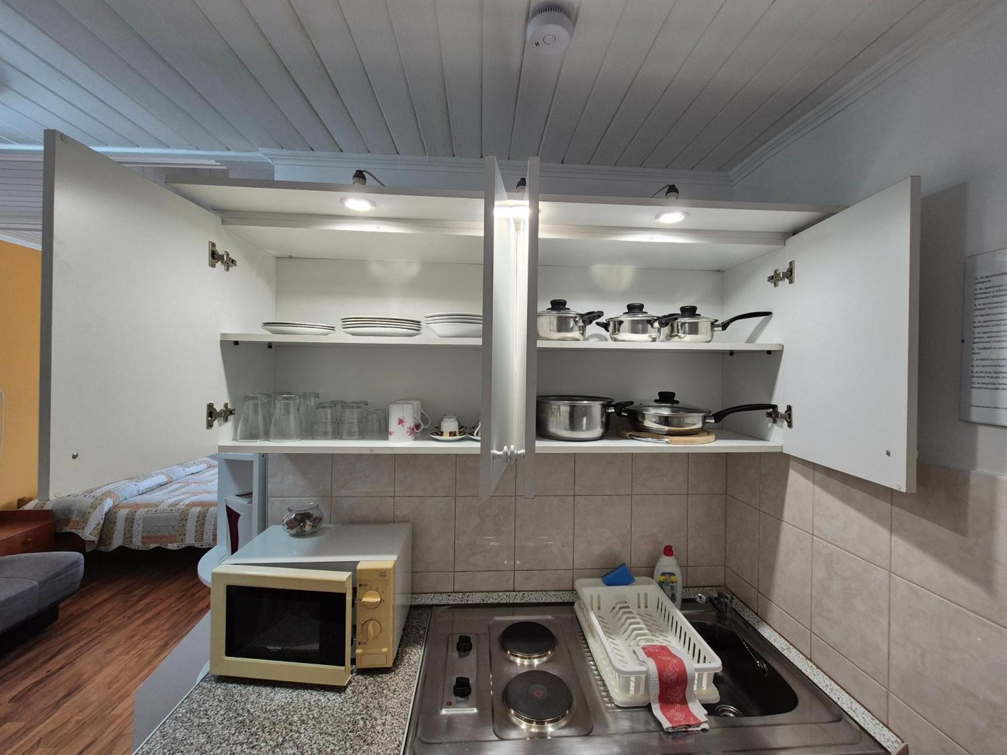 Roxanna Apartman Gyula Ngoại thất bức ảnh